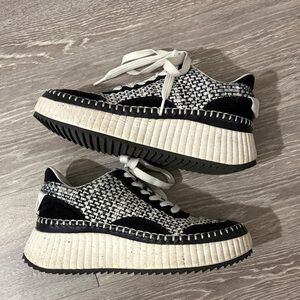 Universal Thread Stylish Women's Black and White Platform Sneakers
